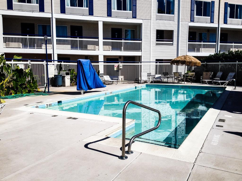 Baymont By Wyndham Wilmington Hotel Exterior photo