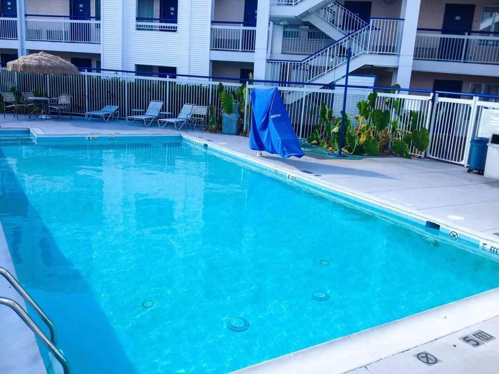 Baymont By Wyndham Wilmington Hotel Exterior photo